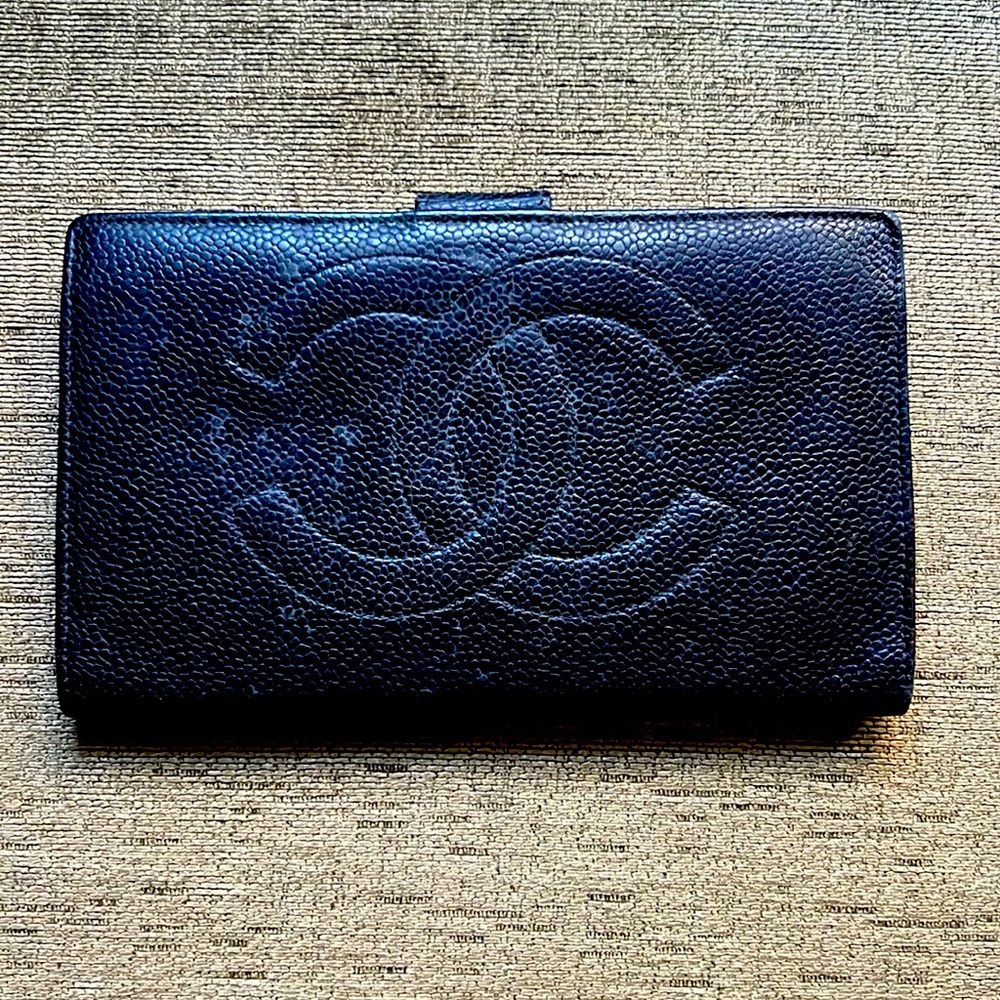 Chanel vintage caviar wallet black good condition